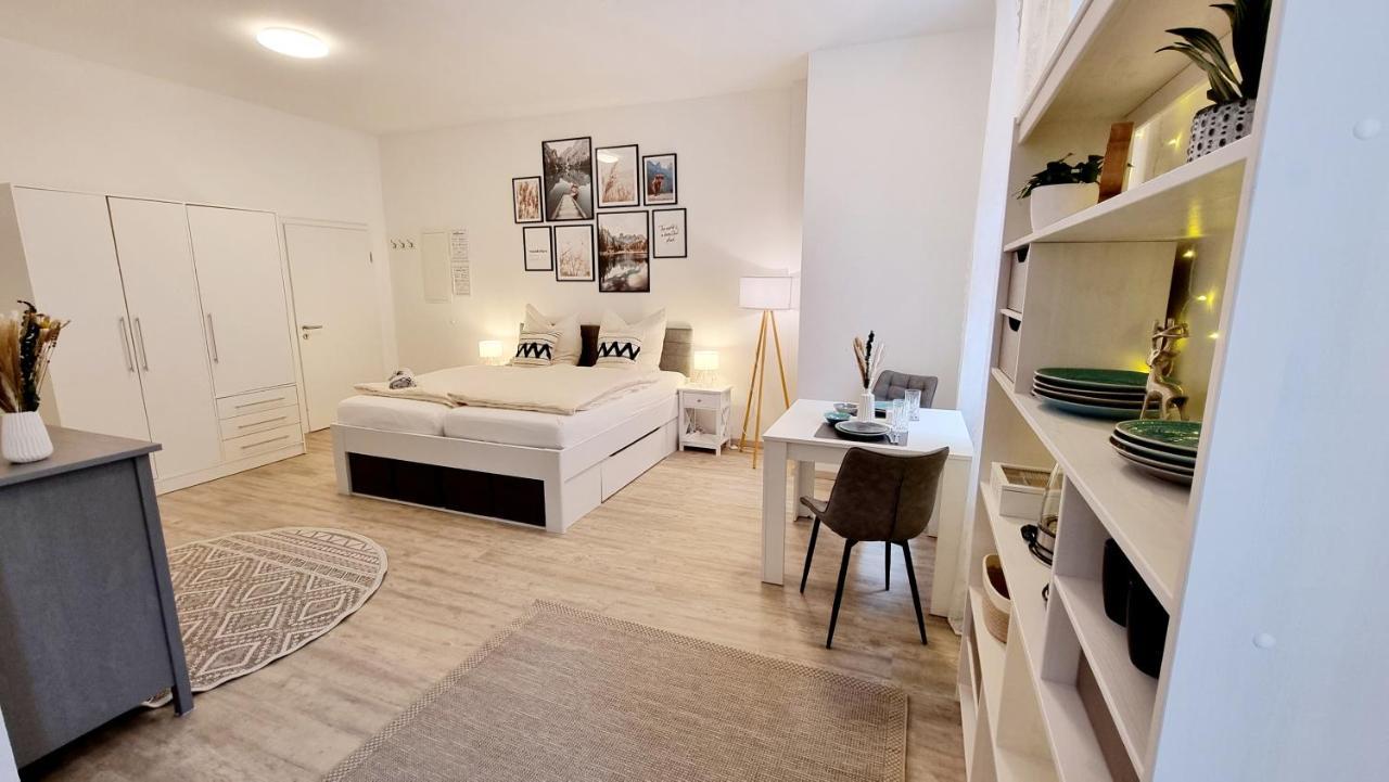 Stadtgarten-Studios - Im Zentrum Mit Parkplatz 韦因加尔滕 外观 照片
